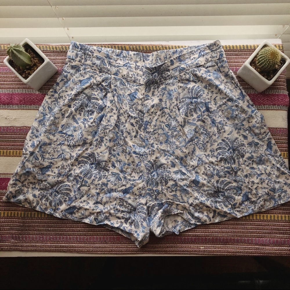 H&M Floral Elastic Shorts w/ Pockets